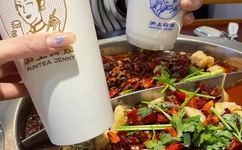 男朋友半夜把我的腿打开了